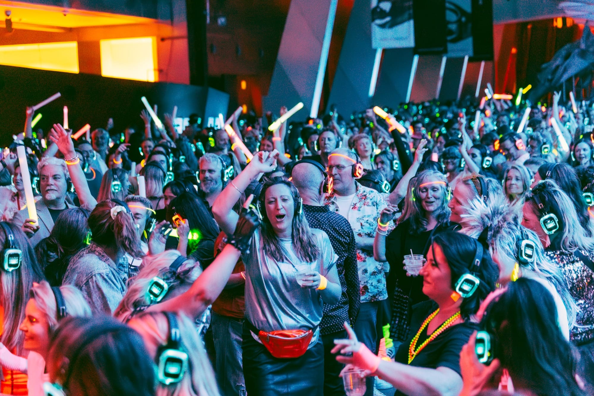 Silent Disco tại những không gian biểu tượng: Khi kết nối yên lặng trở thành một phong trào văn hóa